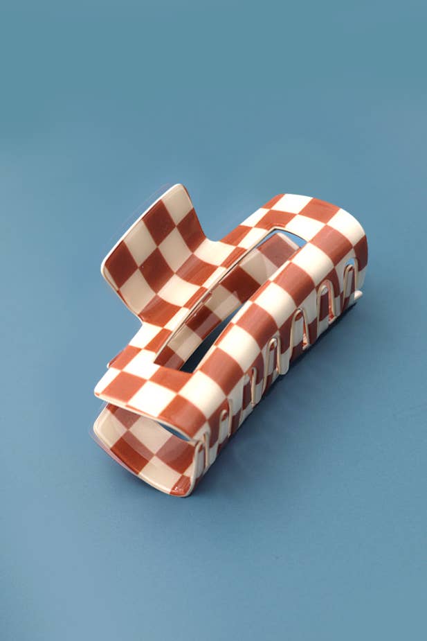 JUMBO RESIN CHECKER HAIR CLAW CLIPS