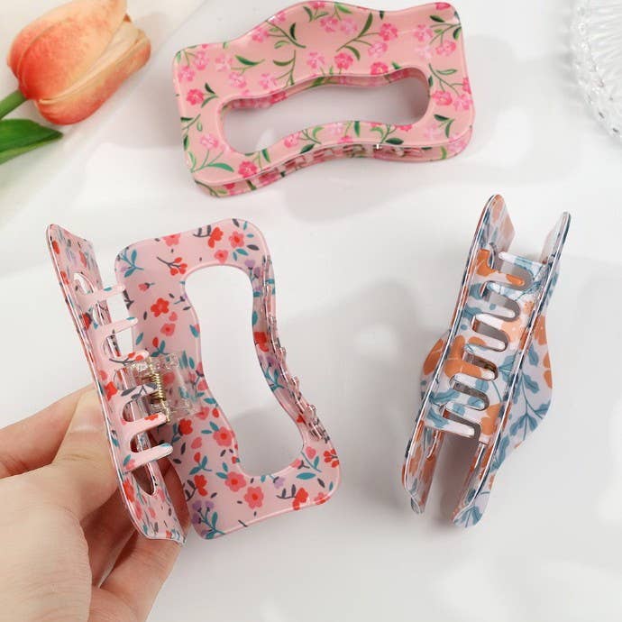 Floral Waivy Silhouette Hair Claw Clip