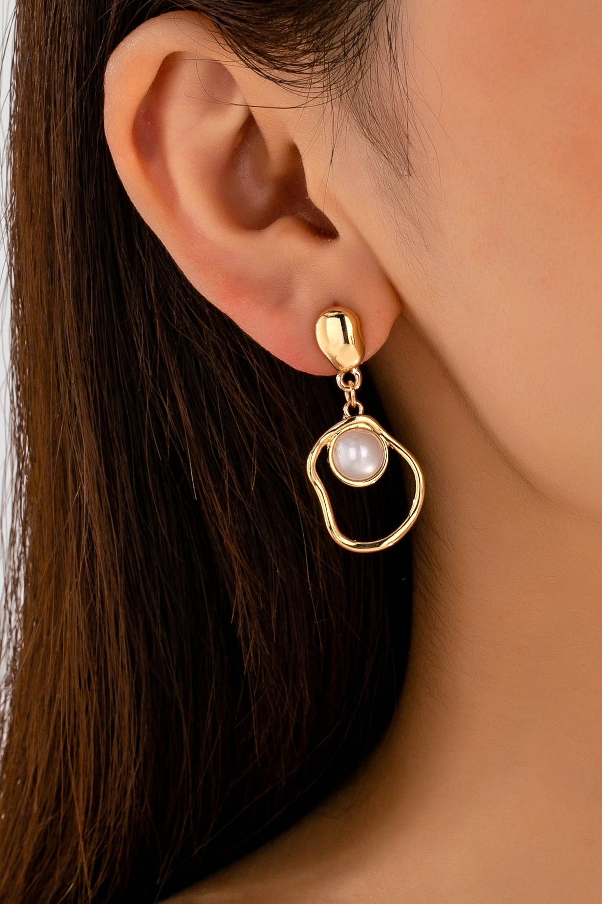 Abstract Molten Gold Pearl Drop Earrings | 80E62955
