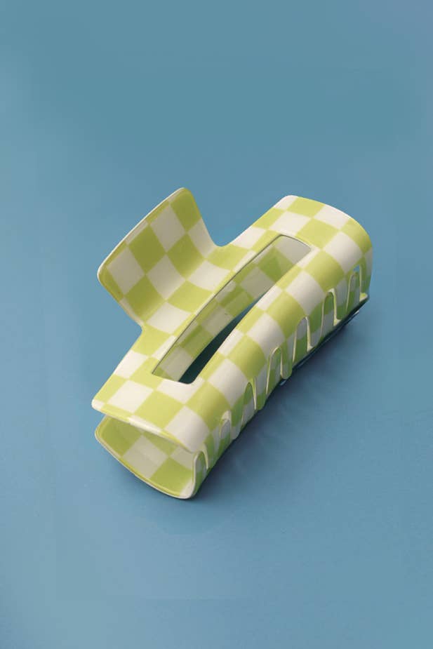 JUMBO RESIN CHECKER HAIR CLAW CLIPS
